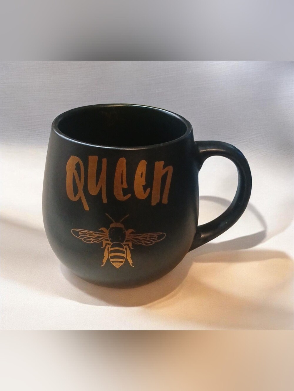 'Queen 🐝' Mug with Gold  Accent